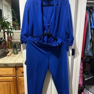 Blue Pantsuit with Flowing Design and Relaxed Fit